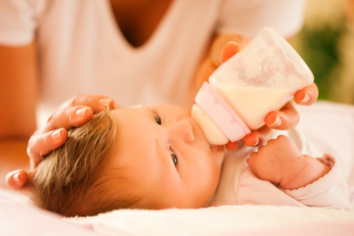 家长如何判断宝宝奶量够不够？ 